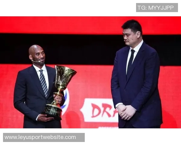 姚明NBA首秀表现平平10分36秒仅得0分2板3犯规令人惋惜