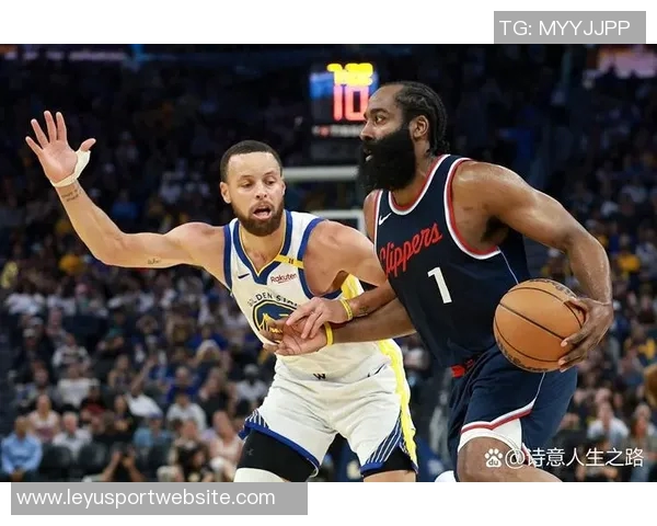 岁月如歌白发渐显詹姆斯与库里媒体日采访照引发球迷感慨