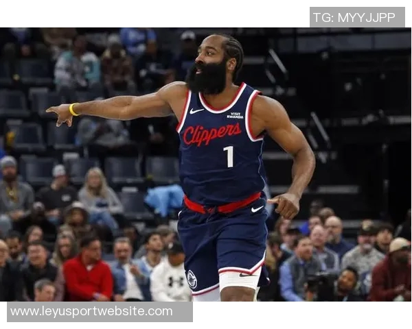 里德半场状态火热11投8中狂砍19分5篮板展现超强实力