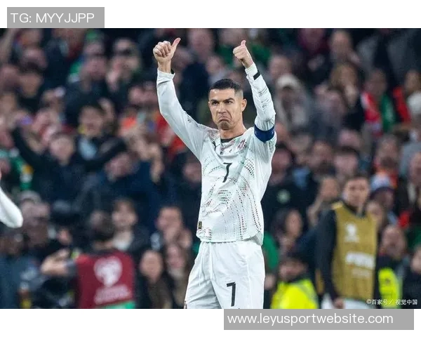 C罗国家队生涯迎来首张红牌40岁依旧闪耀226场143球46助攻成就辉煌