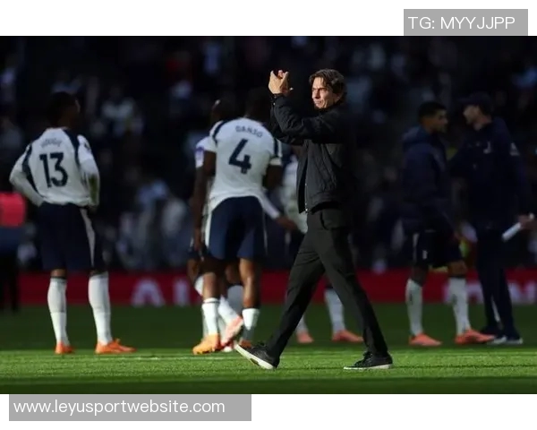 姆伯莫荣膺曼联对热刺比赛最佳球员引发球迷热议