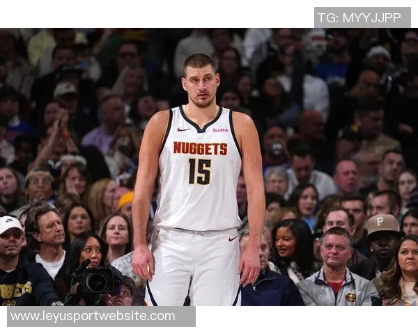 约基奇轻松发挥9投6中贡献12分9篮板6助攻展现全面能力