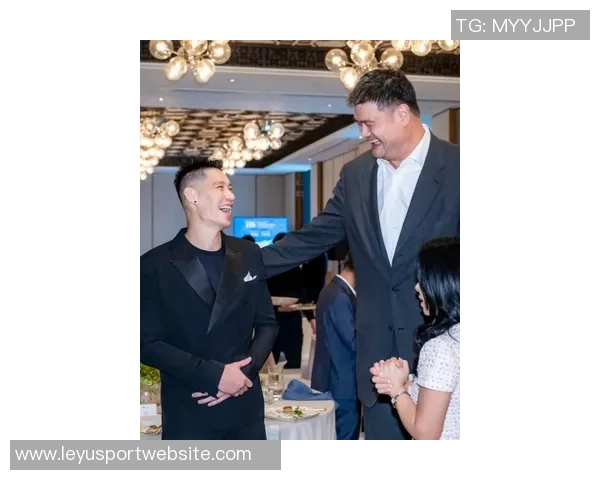 书豪香港企业峰会之旅与蔡老板姚明相聚并畅游迪士尼乐园