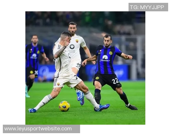 库普梅纳斯传中被扑后图拉姆紧随其后射门再遭门将拒绝